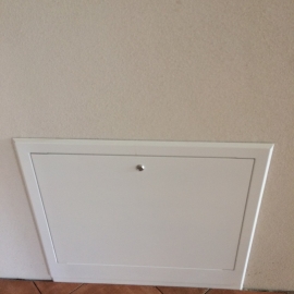 ukázka podomítkové skříně s rozdělovačem podlahového vytápění